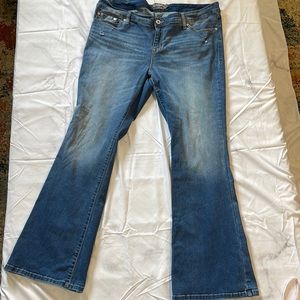 Torrid, luxe slim boot cut jeans, size 18R. In great condition.